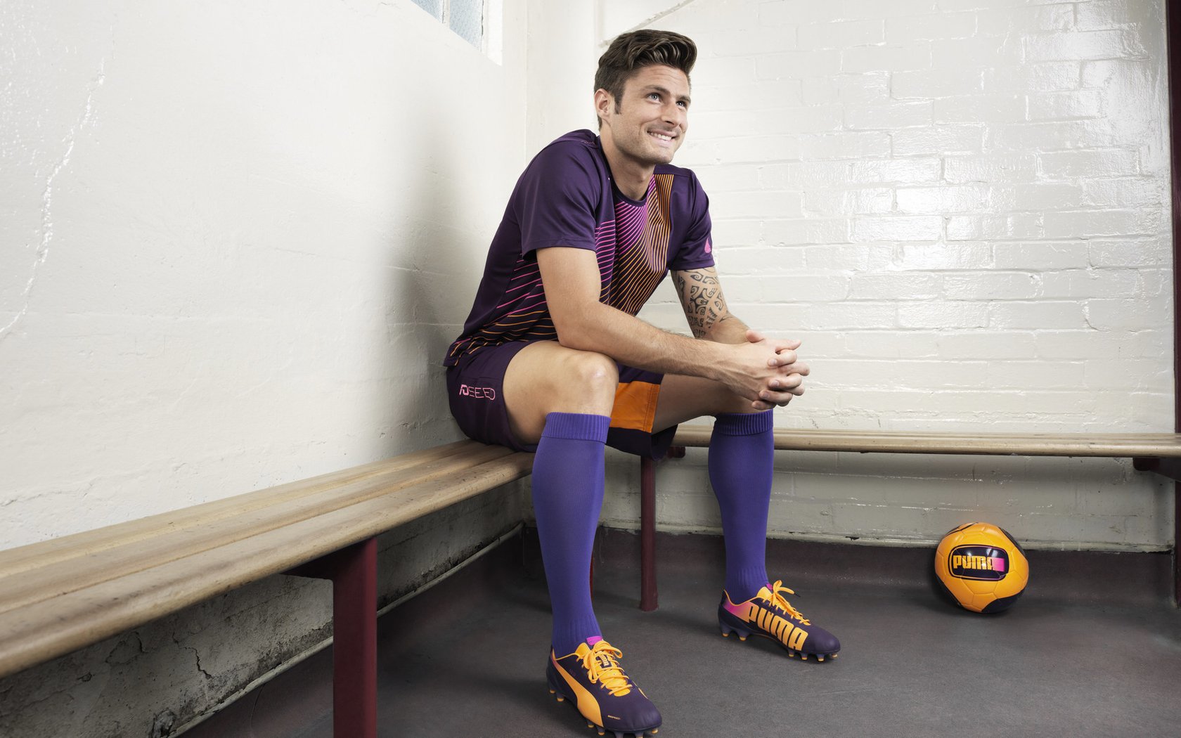 乐鱼体育网页登录-压迫阵型推前，前锋积极回抢，前锋怎么压迫