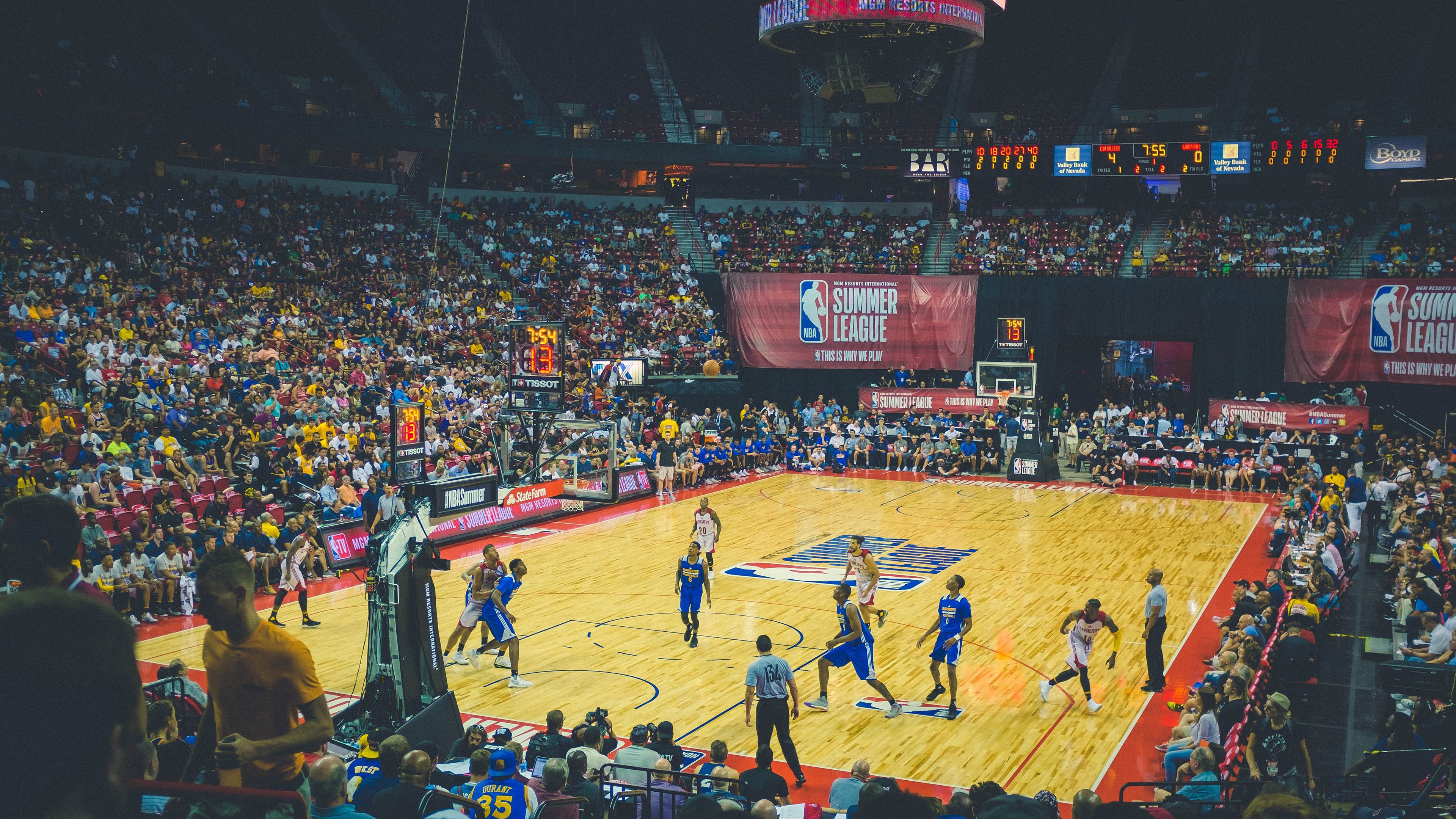 全黑队的配合默契度极高,比赛过程中展现绝对优势,黑队黑队口号